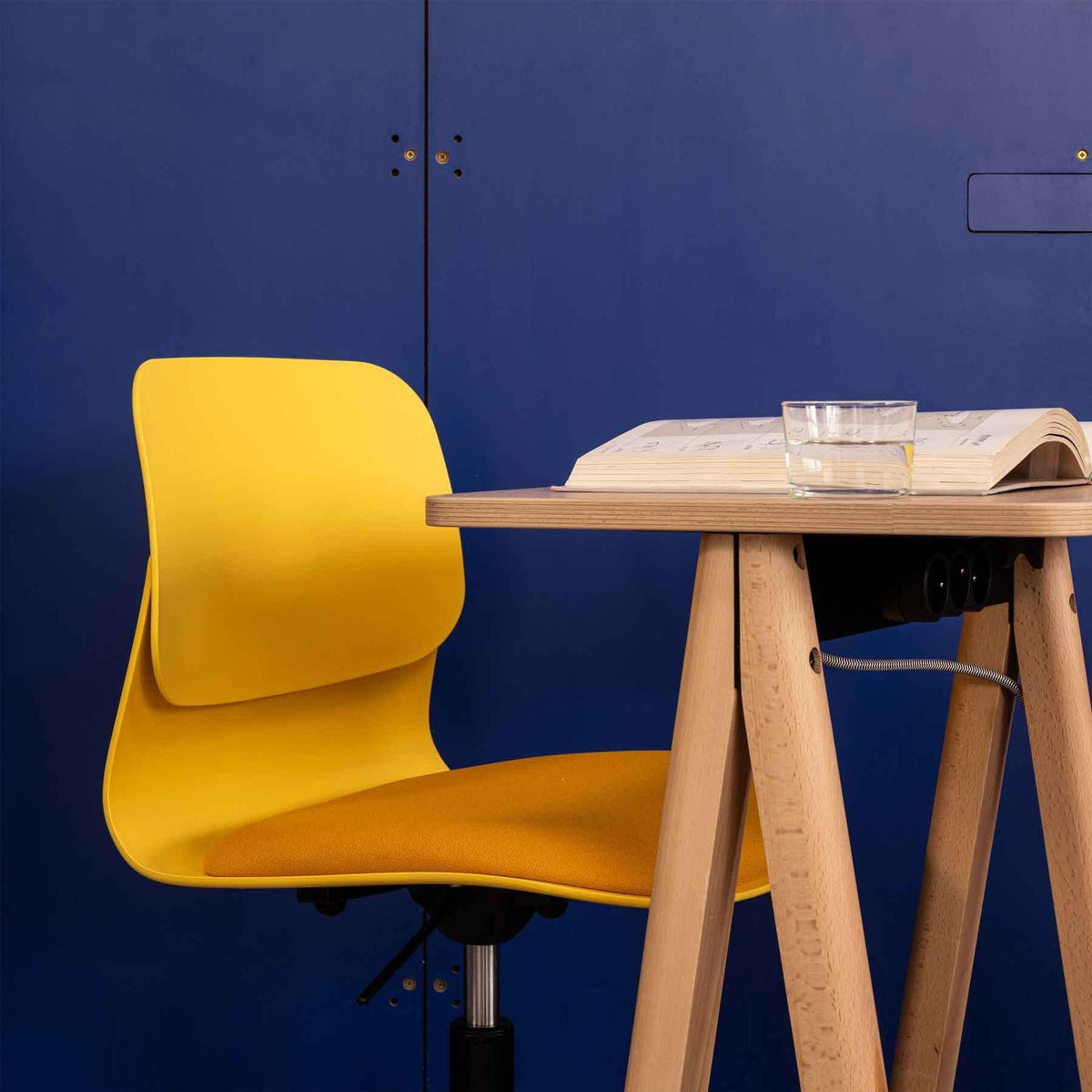 Chaise Chaise Design par Slean, vous est proposé par 37+ Design, le premier site dédié au Home Office et au télétravail en Europe