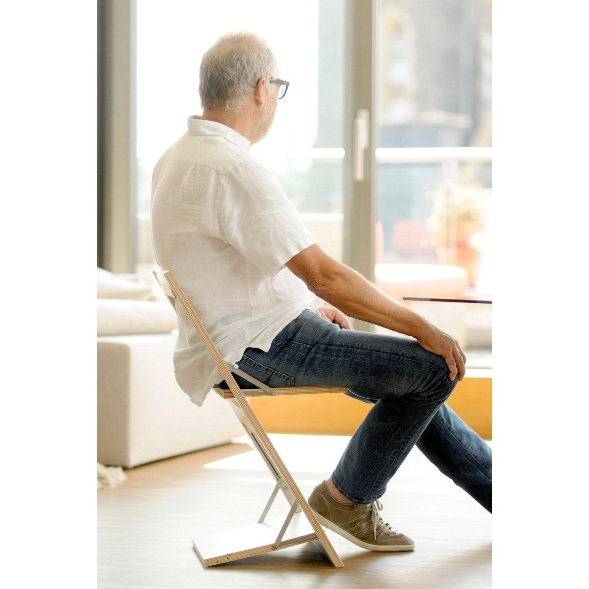 Chaise Chaise pliante Fläpps - Design by Joe Mania par Ambilvalenz, vous est proposé par 37+ Design, le premier site dédié au Home Office et au télétravail en Europe