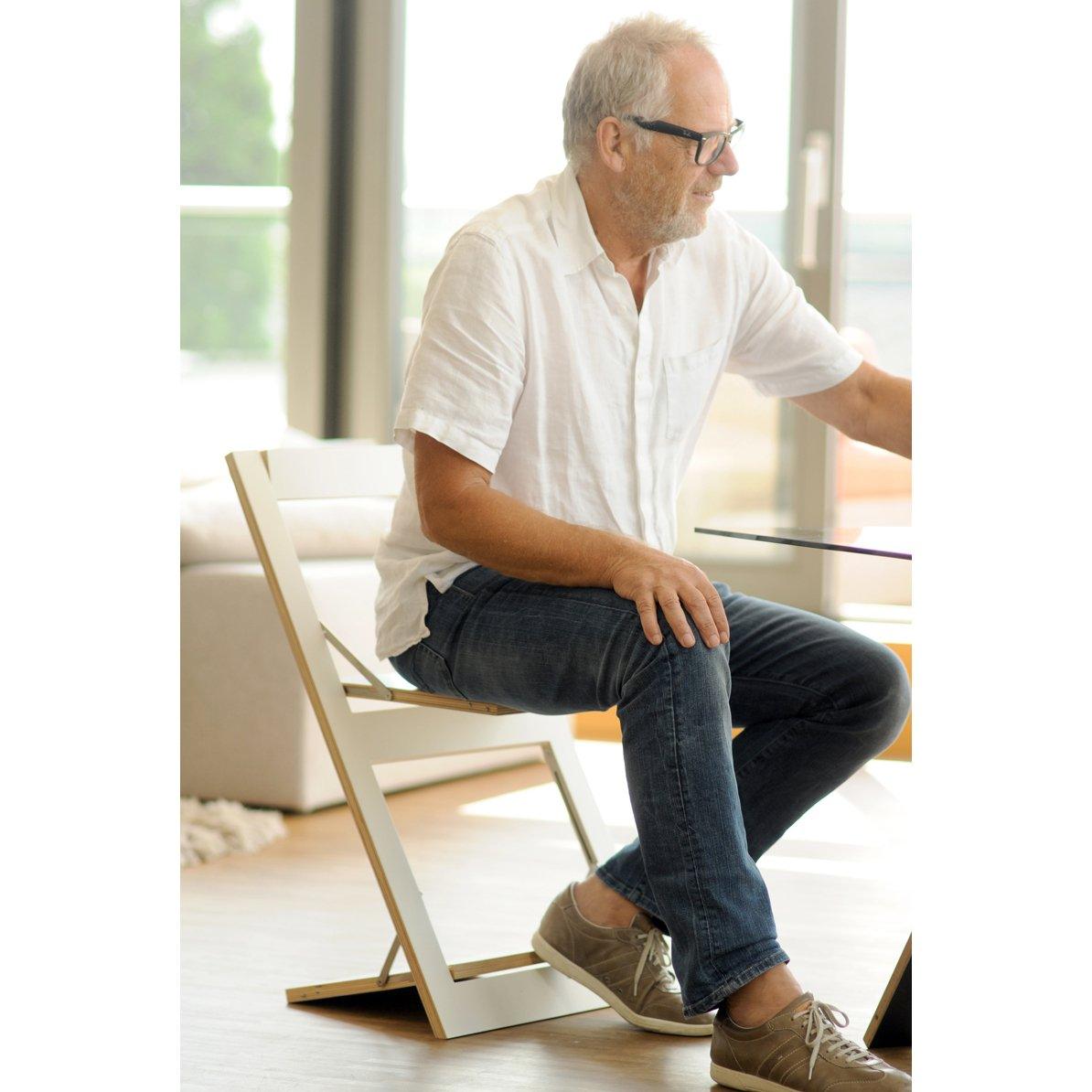 Chaise Chaise pliante Fläpps - Design by Monika Strigel par Ambilvalenz, vous est proposé par 37+ Design, le premier site dédié au Home Office et au télétravail en Europe