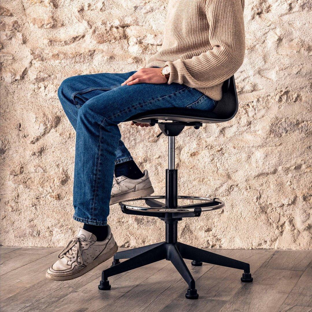 Chaise Chaise Design Haute par Slean, vous est proposé par 37+ Design, le premier site dédié au Home Office et au télétravail en Europe